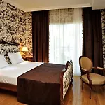 Augusto Boutique & 5*